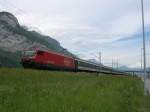 Gotthard 2008 - Mit Re 460 095-3 wurde am 25.05.2008 die Zugleistung IR 2267 Zrich-Locarno bespannt. Hier ist der Zug zwischen Altdorf und Erstfeld, nahe der NEAT baustelle fr den Gotthard Basistunnel unterwegs.