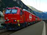 Hier zu sehen ist einer von zwei für den Gotthard-Basistunnel vorgesehenen Lösch- und Rettungszüge. Aufgenommen am 21.7.2015 im Bahnhof Erstfeld. Die Lösch- und Rettungszüge werden dieselhydraulisch betrieben und bestehen aus einem Tanklöschwagen (Xans 99 85 9375 011-5), einem Gerätewagen (Xtmas 99 85 9177 011-5) sowie aus dem Rettungswagen 1 (Xtmas 99 85 9177 011-5) und dem Rettungswagen 2 (Xtmas 99 85 9174 021-7). Der Tanklöschwagen verfügt über einen Wassertank mit 50.000 Litern und einem Tank für Schaumextrakt mit 1.800 Litern Inhalt.