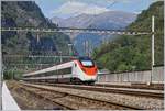  Giruno -Züge auf der Gotthardachse sind ja nun schon alltäglich, weniger aber, auf der Gotthard Panoramastrecke, auch wenn dieser RABe 501 017  nur  in Lavorgo abgestellt ist, vermag er