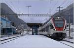 Der TILO RABe 524 103 als RE von Erstfeld nach Lugano beim Halt in Ambri Piotta.