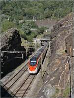 Ein SBB RABe 501  Giruno  auf dem Weg in Richtung Lugano in der Dazio Grande zwischen Rodi Fiesso und Faido.

4. Sept. 2023