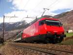 Re 460 041 mit IR nach Locarno unterhalb von Faido am 26.03.2008