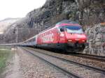 Die Re 460 102  war am 26.03.2008 mit dem CIS CINQUE TERRE nach Livorno  unterhalb Chioggina unterwegs.