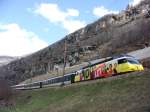 Re 460 053 mit IR nach Locarno bei Chioggina am 26.03.2008