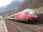 Re 460 069 mit IR in der Biaschina am 03.04.2008