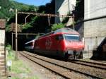 Die Re 460 036 fhrt mit ihrem Zug nach Chiasso durch die Biaschina-Schlucht am 25.07.2008