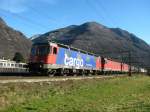 Zwei Re 6/6 und eine Re 4/4 II  befrderten am 13.03.2009 einen GZ in Richtung Norden bei Castione.