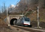 ETR 470 051-4 als EC 17 (Zrich HB-Milano Centrale) bei Biasca 30.12.10