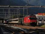 Re 460 003 mit IR und 3 D-Wagen bei Castione am 21.06.2011