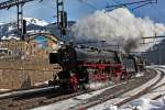  Benvenuti in alta Leventina  so stehts an der Hausfassade und das gilt auch für die 50 3673 die mit ihrem Sonderzug aus dem Bahnhof Airolo fährt und alsbald im Gotthardtunnel verschwindet.Bild vom 7.3.2015