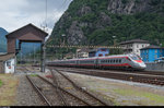 Ein ETR 610 der Trenitalia auf dem Weg nach Milano Centrale durchfährt am 5. Juni 2016 den Bahnhof Bodio.