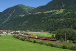 Re 6/6 11668 und Re 4/4 II 11335 verlassen am 19.07.2016 Ambri-Piotta in Richtung Süden.