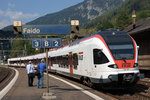 SBB/TILO: Die Bahnfotografen Peter Ackermann und Horst Lüdike beim gemeinsamen Fotografieren des TILO ETR 524 109 am 13.