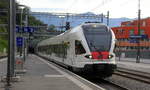 524 201 als S20 fährt in den Bahnhof von Bellinzona(CH) ein. 
Aufgenommen vom Bahnsteig 3 in Bellinzona(CH). 
Am Abend vom 28.7.2019.