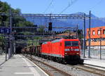 185 114-6 und 185 097-3 beide von DB kommen aus dem Tunnel mit einem gemischten Güterzug aus Chiasso-Gbf(CH) nach Mannheim-Gbf(D) und fuhren durch den Bahnhof von Bellinzona(CH) in Richtung Gotthardtunnel/Deutschland. 
Aufgenommen vom Bahnsteig 3 in Bellinzona(CH). 
Bei Sommerwetter am Vormittag vom 29.7.2019.