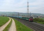 Flugzug Basel-Zrich Flughafen artrein Papagei mit Dt und Re 4/4II am 22.4.2010 in Frick