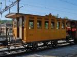  Fhrerstandsfoto  von der Handhebeldraisine beim Streckenjubilum Waldshut–Turgi am 23. August 2009 im Bahnhof Koblenz. Ein wunderschn rekonstruierter II. Klasse-Wagen der Spanisch-Brtli-Bahn von seiner Schattenseite.