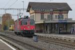 Re 420 294-1 mit Zirkus Knie-Aufkleber aus Richtung Frauenfeld kommend durchfährt Müllheim-Wigoltingen am 10.11.2021