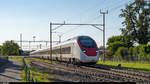 Ein Giruno durchfährt am 29. Mai 2020 auf Überfuhr den Bahnhof Egnach.