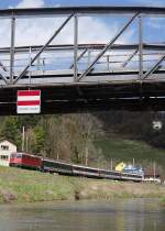 Der „RHEINTAL-EXPRESS“ RE 3819 von St. Gallen nach Chur wird in Krze den Bahnhof Au SG passieren (13.04.2013).