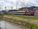 RE 3828 als „RHEINTAL-EXPRESS“ von Chur nach St. Gallen am 13.04.2013 bei der Vorbeifahrt am Bahnhof Au SG.