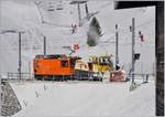Der TPC HGem 2/2 943 mit seiner Schneefräse macht sich bereit, in Col de Bretaye das zweite Gleis vom Schnee zu räumen.