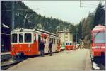 Das Bild ist zwar unschn abgeschnitten, aber es soll ja die Umsteigesituation in Le Chatelrd Frontire zeigen. BDeh 4/4 6 und Bt 68 neben BDeh 4/8. Die Schweizer Seite verluft hier wieder unter Oberleitung. (Archiv 08/94)