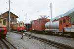 Schynige Platte Bahn: Der Wagenschuppen bei Wilderswil konnte nicht nur Ellokomotiven der Baureihe He 2/2 vorweisen, sondern auch zahlreiche weitere Wagen (1983)