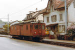 100 JAHRE BIPPERLISI
Bahnlinie Solothurn-Niederbipp
1918 bis 2018

Nur noch EINMAL SCHLAFEN bis zum Beginn von BIPPERLISIS GEBURTSTAGSPARTY vom 28. April 2018.

Zuerst aber noch ein letzter kleiner Schritt in seine Vergangenheit.

Noch im Jahre 1984 verkehrten Güterzüge ab Niederbipp bis Feldbrunnen, wo der Güterkunde ab der offenen Strecke bedient wurde.

Der Gütertriebwagen De 4/4 52 konnte im Juni 1984 beim Umlad in Feldbrunnen verewigt werden.
Foto: Walter Ruetsch
