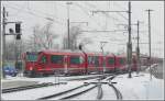ABe 8/12 3502 im Planeinsatz, hier erreicht er soeben mit RE1020 aus Davos Platz den Bahnhof Landquart. (11.03.2010)