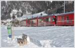 RE1036 mit ABe 8/12 3511 aus Davos Platz zwischen Klosters Platz und Klosters Dorf. (23.12.2011)