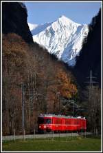 Die S1 1521 von Schiers nach Rhzns hat soeben den Chlustunnel verlassen und erreicht in Krze Malans. Die Pyramide im Hintergrund ist das Chenihorn 2413m. (29.11.2013)