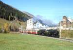 RhB Salon-Dampfzug 3153 fr GRAUBNDEN TOURS von Davos-Platz nach Filisur vom 25.10.1997 bei Davos-Frauenkirch mit Dampflok-Doppelbespannung G 4/5 107 - G 4/5 108 - As 1144 - As 1142 - As 1141 - As 1143 - As 1161. Hinweis: ein seltenes Motiv, wegen den unschnen Baumaterialwerk im Hintergrund. An den hinteren Salonwagen erkennt man an den Oberleitungsmasten, da ein Werkladegleis parallel zur Bahnstrecke verluft. Hier werden die 420 Tonnen schweren Extragterzge mit Rohmaterial aus der Gegend von S-chanf im Engadin entladen.