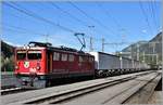 Zug 5757 mit der Ge 6/6 II 702  Curia  bringt Leerwagen für Valser Wasser nach Ilanz.(24.04.2018)
