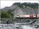 Ge 4/4 III 641  Maienfeld  zieht die beiden Glacier Express Zge 905 und 907 ber das Carreratobel zwischen Valendas-Sagogn und Versam-Safien. (07.06.2008)