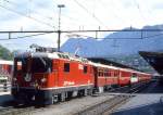 RhB Schnellzug GLACIER-EXPRESS G 903 von St.Moritz nach Zermatt vom 13.05.1994 in Chur mit E-Lok Ge 4/4II 624 - WR 3810 - B 2424 - FO AS 4022 - WR 3815 - A 1223 - AB 1530 - B 2437 - B 2369 - D 4203. Hinweis: WR 3810 noch in weinroter Lackierung, am Zugende luft eine Plankompo bis Disentis mit.