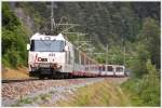 Ebenfalls unterhalb von Trin zieht die Ge 4/4 III 643  Vals  den Glacierexpress 909/911 talaufwrts. (27.06.2013)