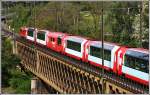 Glacier Express 903 mit der Ge 4/4 II 628  s-chanf  überquert den Hinterrhein bei Reichenau-Tamins Richtung Disentis. (01.05.2014)