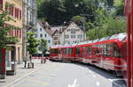 Wie eine Straßenbahn fährt der R 1445 (Chur - Arosa) mit ABe 8/12 3501 durch die Straßen von Chur.

Chur, 12. Juni 2017