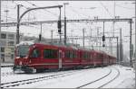 Der Allegra ABe 8/12 3501  Willem Jan Holsboer  fhrt den R1429 von Chur nach Arosa. Zwischenzeitlich ist auch der Schnee nach Chur zurckgekehrt. (11.12.2010)