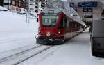 Ein Regio nach Chur wird im Bahnhof Arosa zur Abfahrt bereit gestellt. Aufgenommen im Januar 2012.