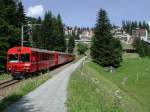 RhB,Arosabahn Hier verlsst ein Regionalzug Arosa in Richtung Chur.(08.07.03)