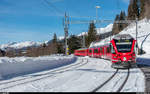 Allegra 3501 erreicht am 24. Januar 2018 mit einem Regio Chur - Arosa den Bahnhof Langwies.