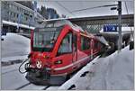 ABe 8/12 3515 beim Verschieben von Güter- und Personenwagen in Arosa.