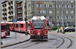 R1428 mit ABe 8/12 3508 von Arosa trifft in Chur ein.