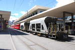 Abfahrbereiter Zug auf dem Vorplatz des Bahnhofes Chur mit Fahrziel Arosa (16.09.2013)