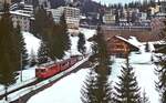 Im Vergleich mit den auch heute noch weitgehend ursprünglichen Ortschaften an den Hängen des Plessurtales macht der Kur- und Wintersportort Arosa einen fast städtischen Eindruck.