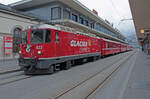 Montag den 04.03.2024 um 08:15 Uhr in Chur. Auf dem RhB Gleis 2 in Chur beim Bahnhofsplatz steht der Abfahrbereite Extrazug welcher ganze Schulklassen nach Arosa zum Skifahren befördert. Abfahrt ist um 08:17 Uhr. Der Extrazug besteht aus der Lokomotive Ge 4/4 II mit der Nummer 623 welche das Wappen von Bonaduz trägt und 5 angehängten Personenwagen (nur 2. Klasse). Koordinaten GMS (Grad, Minuten, Sekunden): N 46° 51’ 11.0’’ O 9° 31’ 45.1’’ 