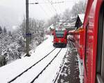 RhB_Chur-Arosa__Unterwegs-Begegnung in Lüen-Castiel: wie schön, daß man kann die Fenster noch öffnen kann !__23-02-2024