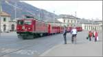 Ge 4/4 I 610  Viamala  von den einen bestaunt und andern ignoriert auf dem Bahnhofplatz in Chur.